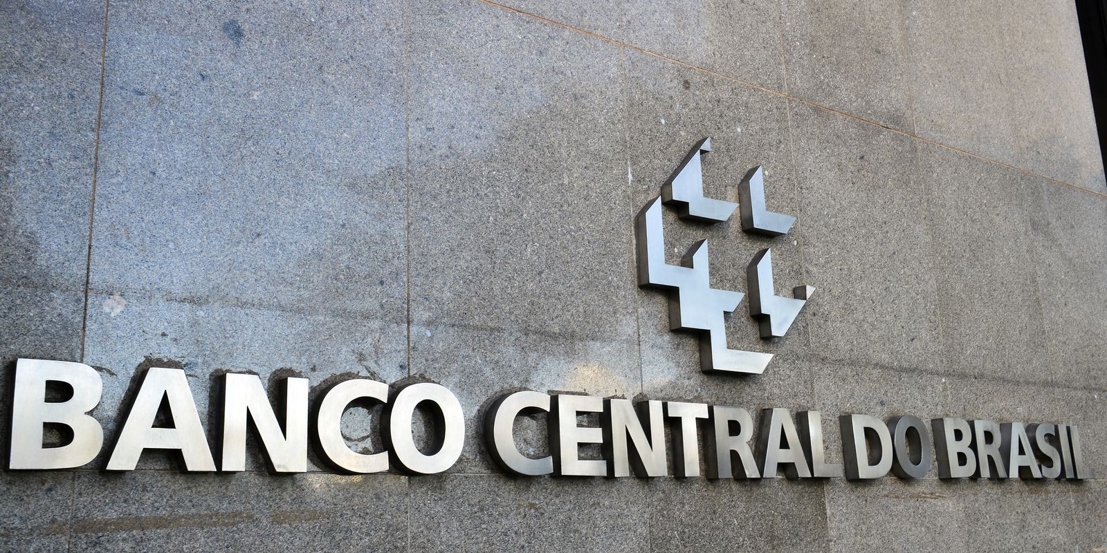 Mercado financeiro reduz previsão da inflação para 4,95%